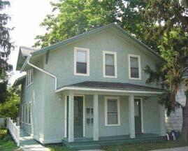 Quiet & Bright Graduate Apartment with oak floors, laundry & parking. 