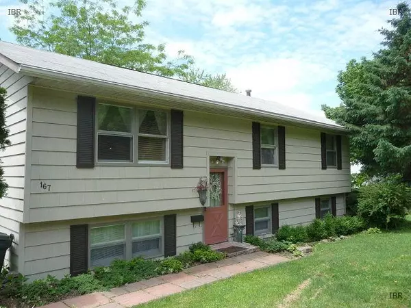 Two bedroom Apt ($1,350 including partial utilities/ available from March-2024)/ Cornell, East Hill, Ithaca