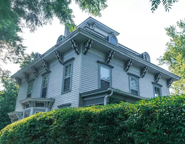 Beautiful, vintage 1-bedroom apartment for rent in downtown Ithaca