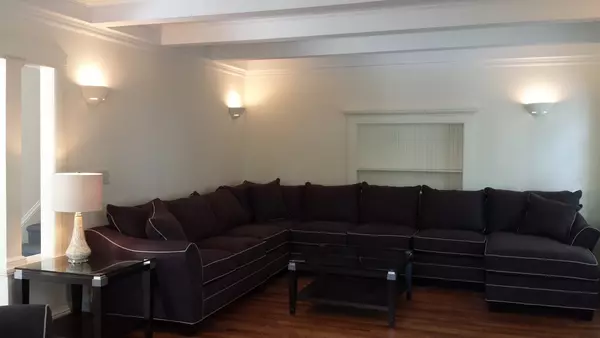 Beautiful Whole House For Rent, Free parking, on a quiet street