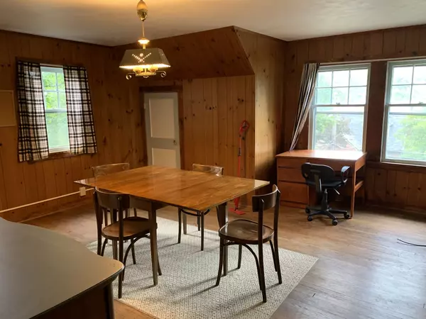 105 #2 Worth Street - (House) Spacious Upscale 2 Bedroom 10 Minute Walk to Cornell