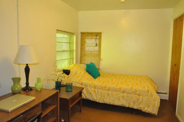 Studio Apt Near North Campus