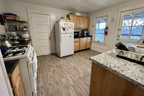 Great Location / Spacious Apartment 