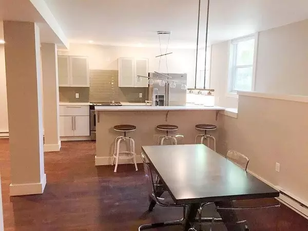 Modern 2-Bedroom Apartment, close to Collegetown, Downtown, and South Hill