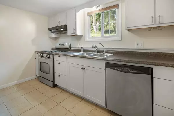 1B1B Nice Apartment Available
