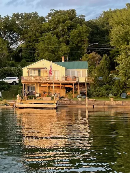 Beautiful Sunsets on Cayuga Lake- 15 Minutes to CU