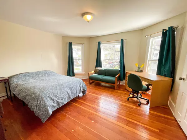 Spacious Furnished Rooms for Rent in Fall Creek – $925 All Utilities Included