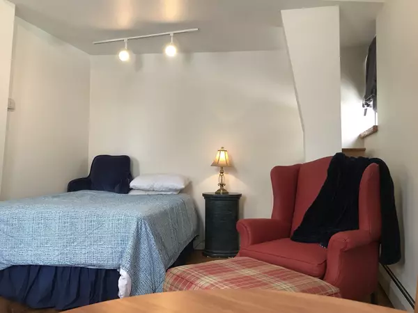Unique Studio with Hardwood Floor - Southern Exposure - 7 minute walk to Cornell