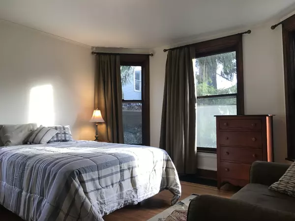 Spacious, Furnished 1 Bedroom with Separate Office / Dining Room - Easy Walk to Downtown and to Cornell