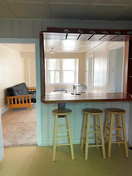 Sweet South Hill Find!! Three Bedroom Apartment