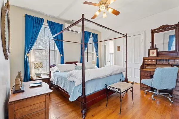 C5 Victorian Old World Experience, Ensuite bath each bedroom