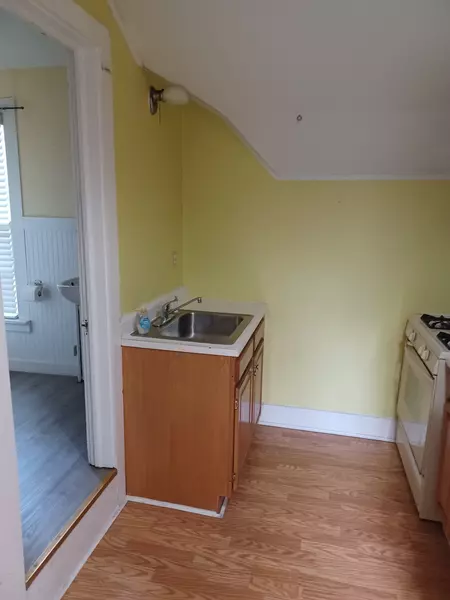 1 BR less than 10 minute walk to Cornell Law School