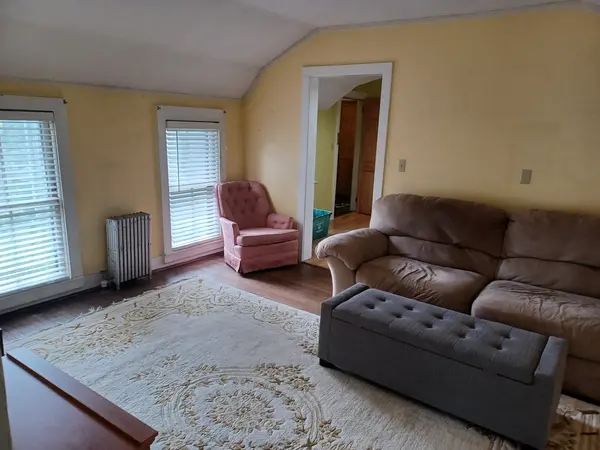 1 BR less than 10 minute walk to Cornell Law School