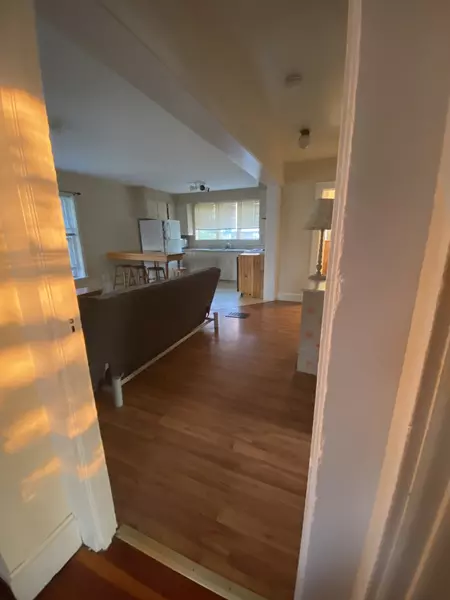 BY THE ROOM | South Hill Find | 3 Bedroom w office PrUr