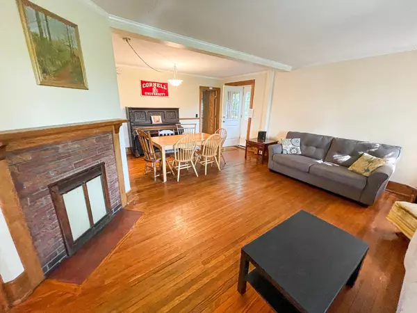 Fully Furnished 6 Bdrm Apt at the Spring Lane Mansion. $950/Room