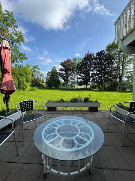 1 Bed 1 Bath apartment with private patio