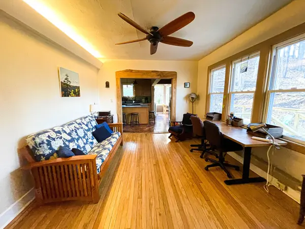 Live in this Beautiful Private 3 Bdrm Tree House Dec 2026 - Feb 2027
