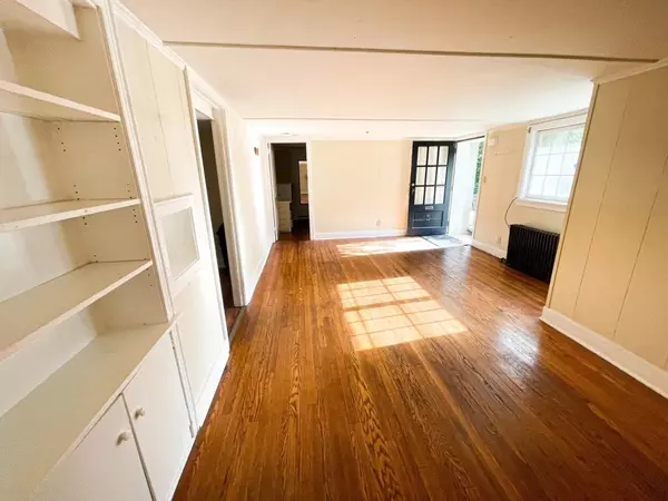 Spacious 1BR Apt near Cornell w/ Large Living Room & Bonus Closets