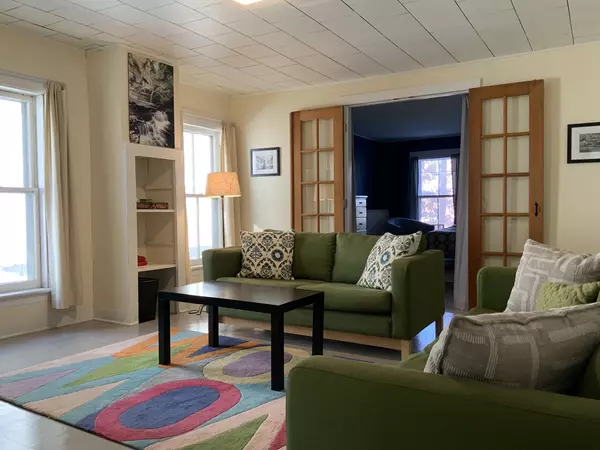 Adorable Duplex: Walk Everywhere!