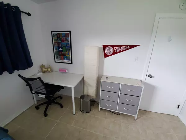 Large 2 bedroom apartment next to Vet school