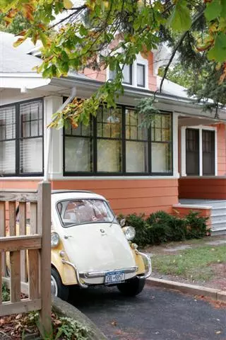 Stylish 2 bedroom apartment on lower South hill