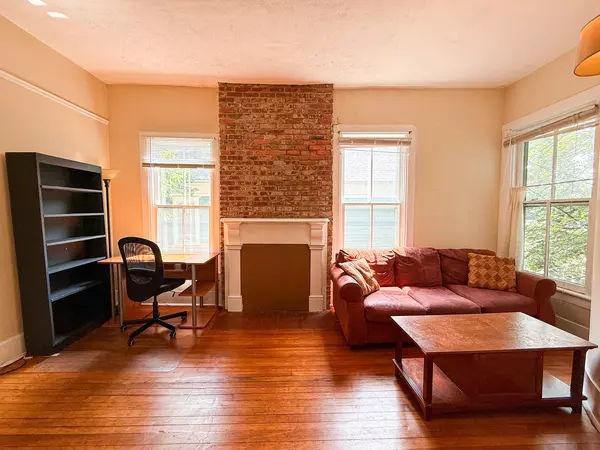 Bright Spacious 1BR Apt 12-minute walk to Cornell. Wood Floors & Large Windows!