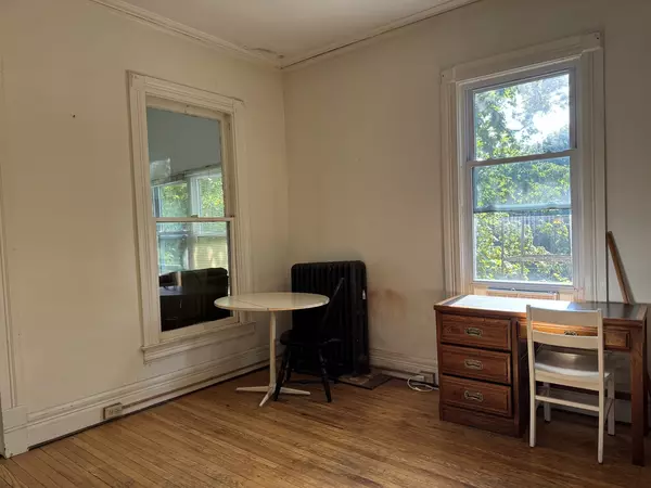 1BR unit in central collegetown (available June 2026)