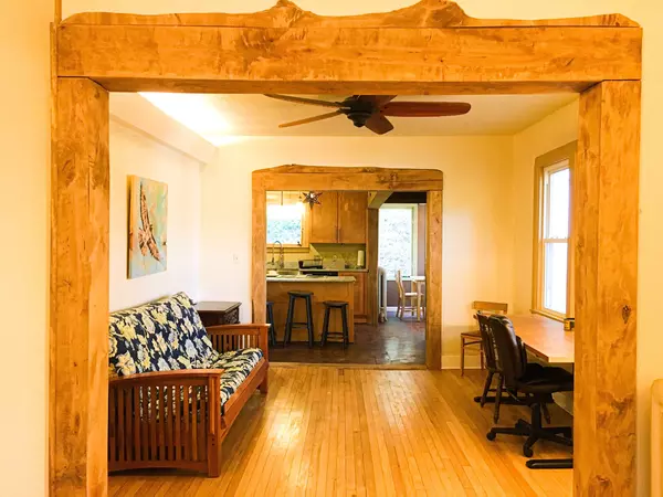 Live in this Beautiful Private 3 Bdrm Tree House January-March 2026