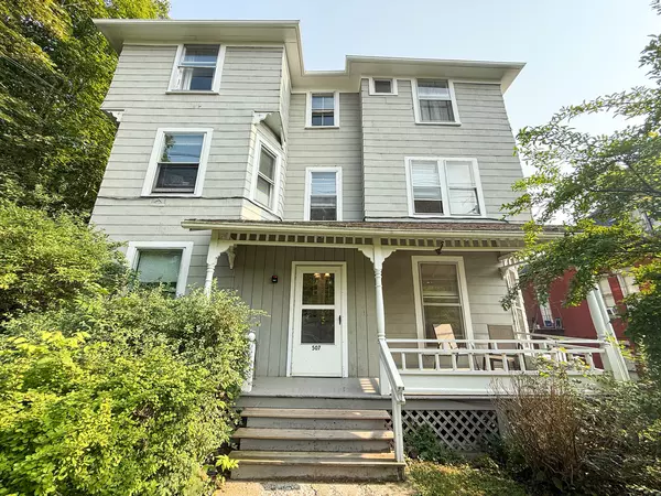 Charming Pet-free Furnished 1BR Near Cornell. Walk to Cafes&Bus Stops!