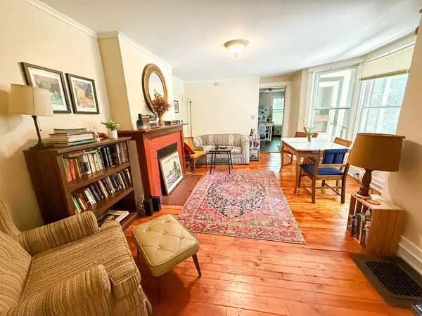 Live on a Quiet Street Close to the Commons, Cornell and Bus Stops. Walk Everywhere!
