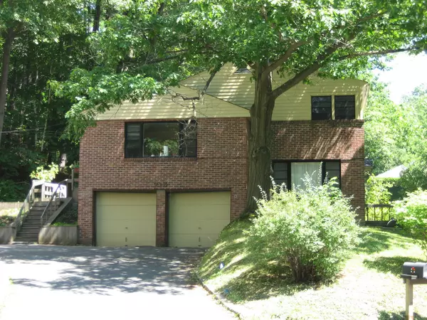 Studio with private bathroom in quiet neighborhood