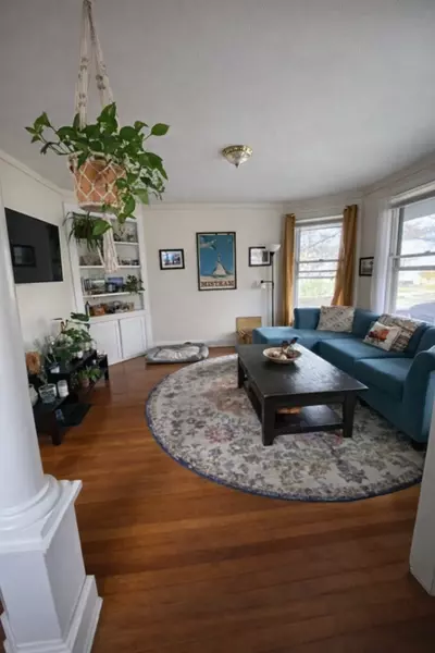 Tree Surrounded Apt in Quite Neighbourhood