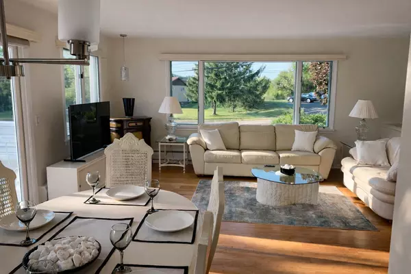 Bright & Sunny Fully Furnished 3 bed 2 bath Apartment
