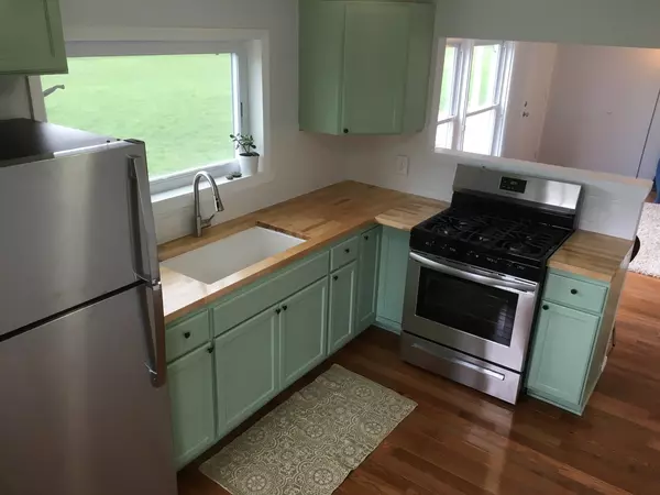 Garden Level Apartment Near Cornell, Northeast Elementary/Dewitt Newly Remodeled with Stainless Steel Appliances