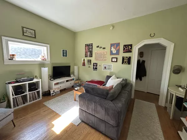 Bright Spacious One Bedroom Apartment in Historic Building Steps to the Commons