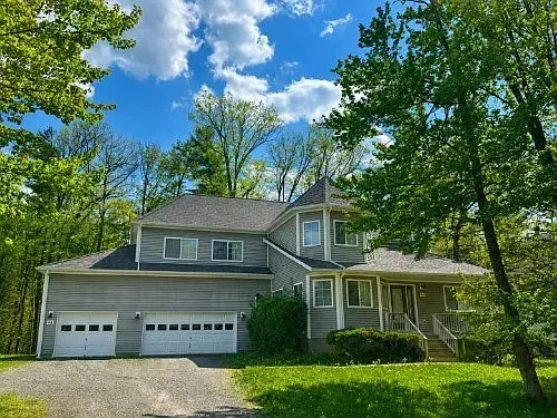Beautiful and quiet 2-bedroom, 2.5-bath apartment, 12-minute drive to Cornell