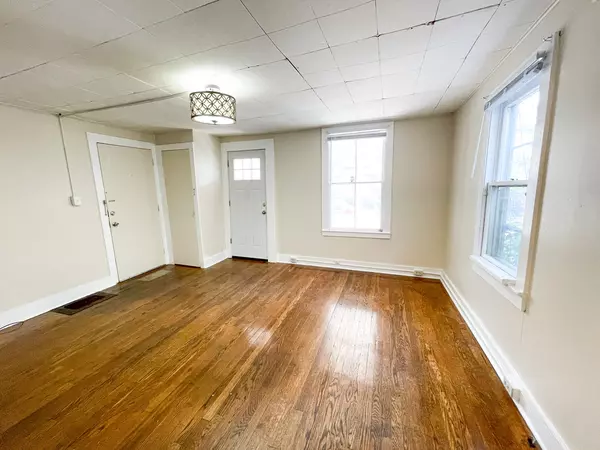 Unfurnished 1 Bedroom Apt 1W
