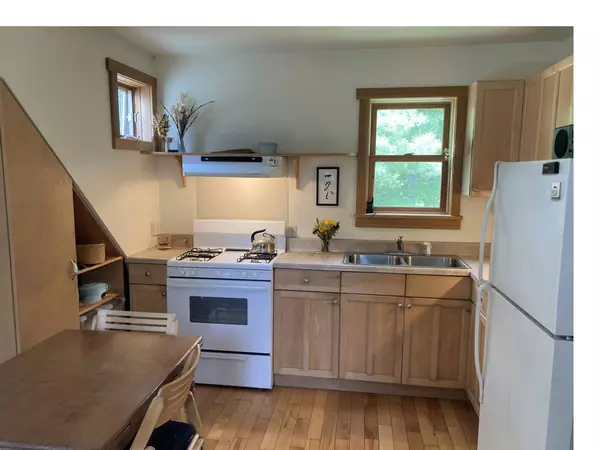 Private Carriage House Apartment in a quiet and beautiful Setting