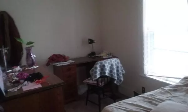 Great neighborhood, Laundry on-site, On Bus Route