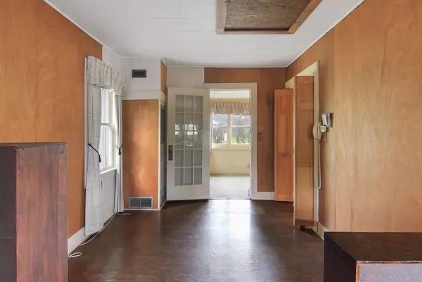Unit A — Cozy Studio Bungalow — $1,000/month 