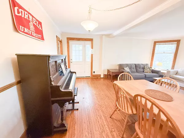 Fully Furnished 6 Bdrm Apt at the Spring Lane Mansion. $975/Room