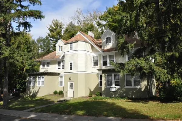 Five Bedroom 2 Bath in lovely neighborhood, 4 minute walk to historic suspension bridge