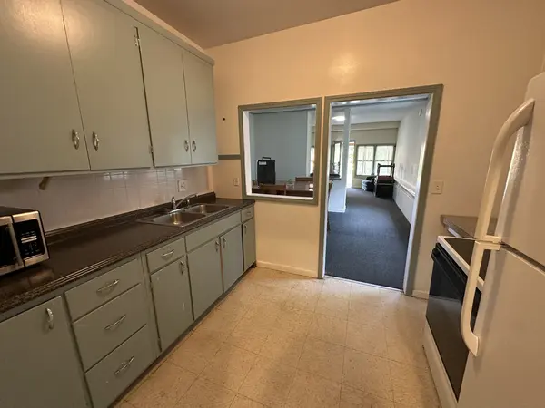 6 bedroom house for 27/28 School Year