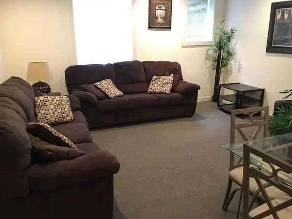 Sunny 4 bed 2 bath apartment includes parking