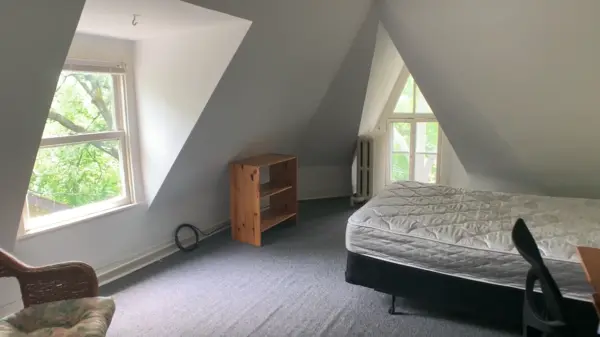 Sunny large top floor 1 bed apartment