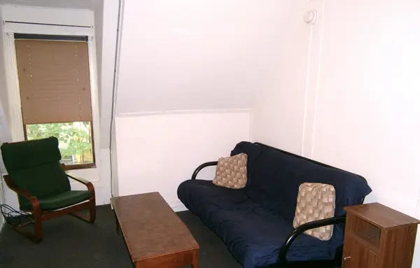 Great top floor 1 bed apartment with a back deck