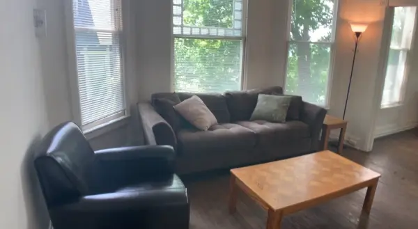 Spacious bright 1 bed apartment with porch