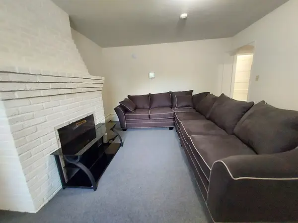 Newly Renovated 3 bed apartment