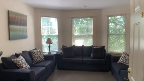 Spacious sunny 1 bed apartment with private entrance