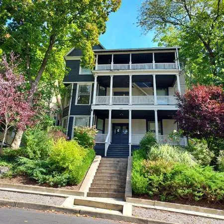 Great 2 bed Apartment on A Private Street Includes Parking